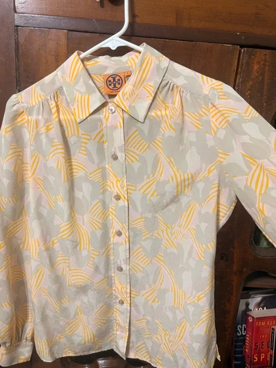 Tory Burch 100% Silk Gray & Yellow Printed Button-Up Shirt Size 4 - Picture 2 of 8
